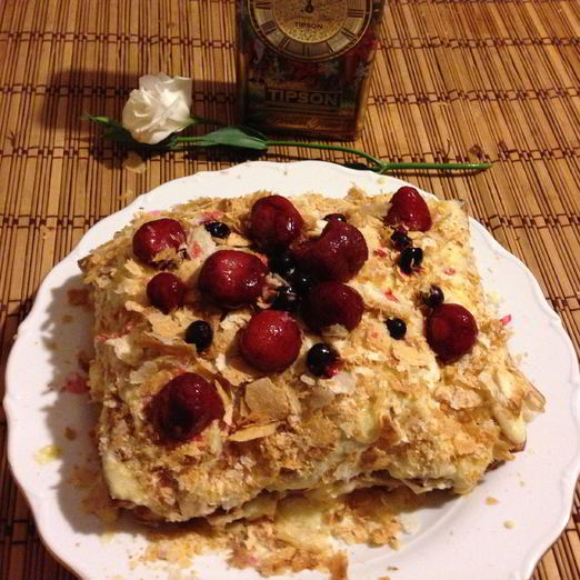 Торт Наполеон со свежей клубникой и ликером Бейлис