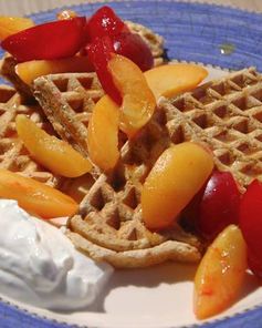 Гречишные вафли с фруктами и йогуртом