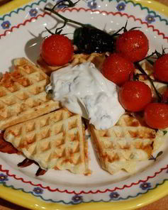 Сырные вафли с творогом и карамелизированными помидорами