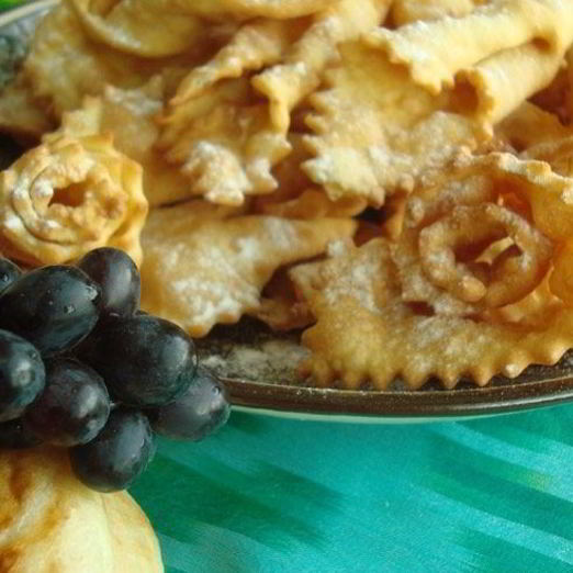 Вкусный хворост, тающий во рту