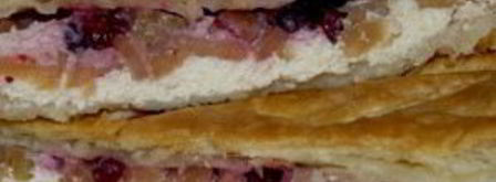 выпечка из слоеного дрожжевого теста с творогом. Шаг 5