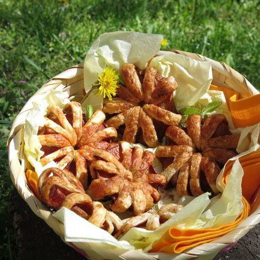 Яблочные слойки-цветы