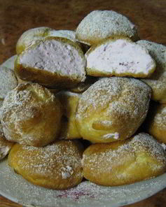 Эклеры с клубнично-сливочным кремом