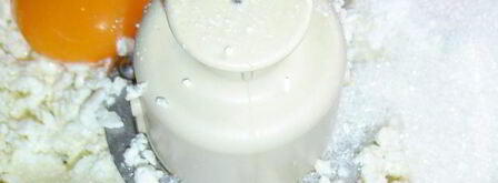 эклеры с заварным творожным кремом и клубникой. Шаг 4