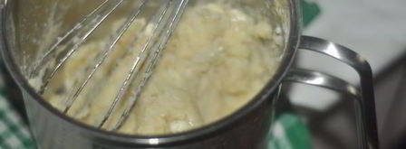 эклеры со взбитыми сливками и сгущенкой. Шаг 3