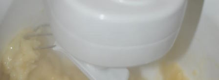 эклеры со взбитыми сливками и сгущенкой. Шаг 5