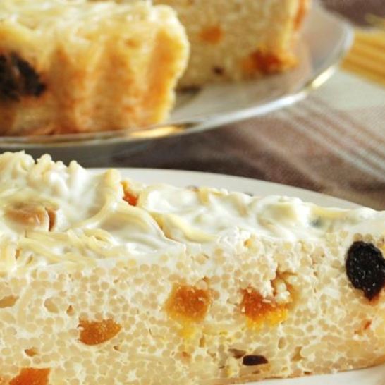 Рецепт лапшевника с курагой и черносливом