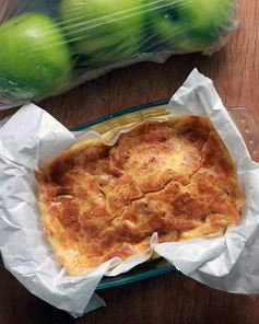 Творожная запеканка с яблоком и корицей