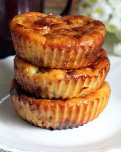 Творожные мини-запеканки с бананом и изюмом