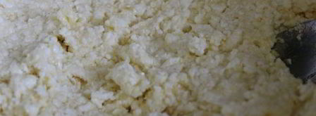 творожные мини-запеканки с бананом и изюмом. Шаг 3