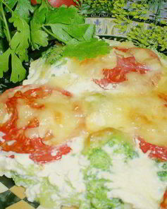 Запеканка с брокколи, сыром и помидорами