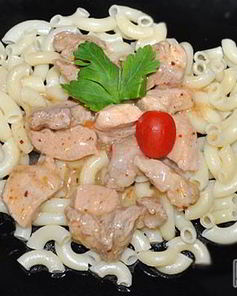 Свинина, тушенная с аджикой