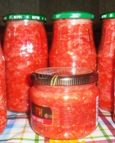 Сырая аджика с хреном и помидорами на зиму