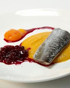 Сельдь конфи с пармантье и свекольным джемом