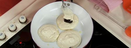 сметанные пампушки с джемом. Шаг 3