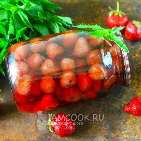 Рецепт компота из клубники с мятой на зиму