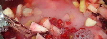 компот из персиков и красной смородины. Шаг 5