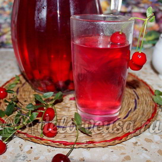 Рецепт компота из вишни и черной смородины