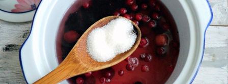 компот со сливой, клюквой и вишней. Шаг 3