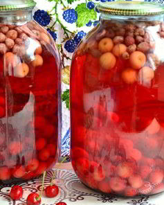 Вишнево-клубничный компот с мятой на зиму