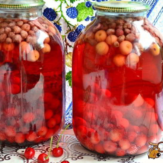 Рецепт вишнева-клубничного компот с мятой на зиму