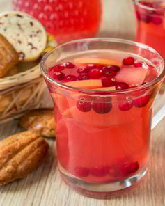 Яблочно-клюквенный компот с имбирем