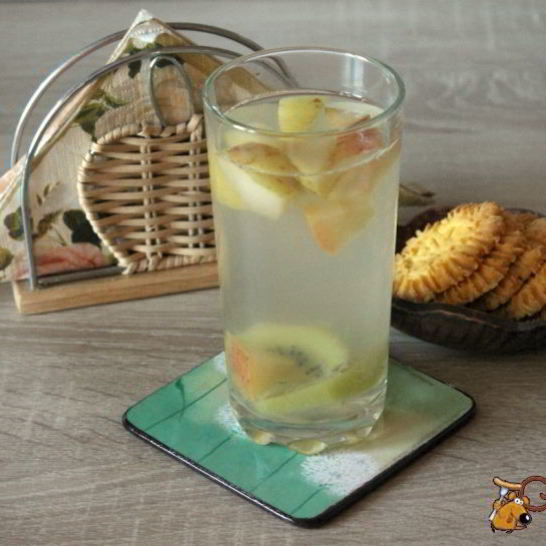 Рецепт яблочного компота с киви и лимоном