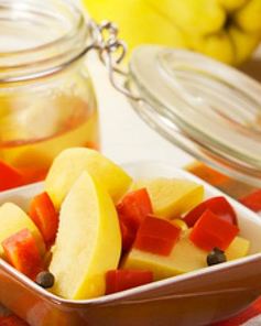 Айва, маринованная с болгарским перцем