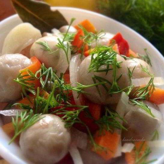 Рецепт быстрых маринованных шампиньонов с овощами