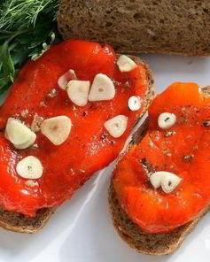 Маринованный печеный перец