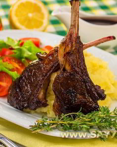 Маринованные бараньи ребрышки, жаренные на гриле