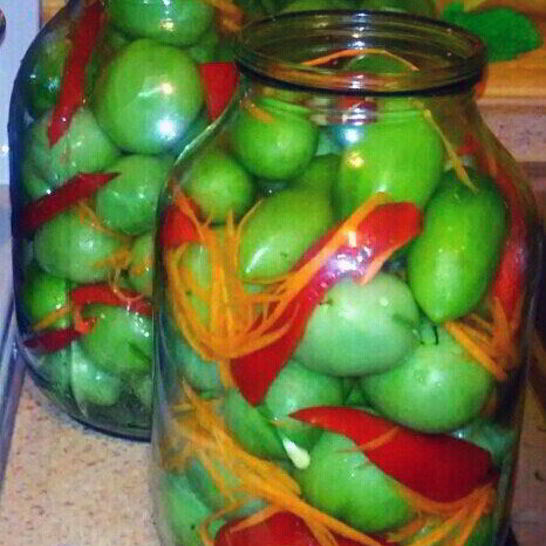 Рецепт маринованных зеленых помидоров шпигованных чесноком