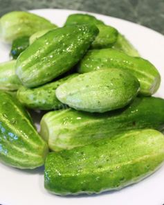 Малосольные огурчики на минералке