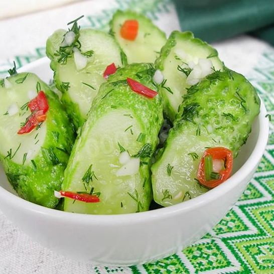 Рецепт малосольных огурцов с перцем чили в пакете