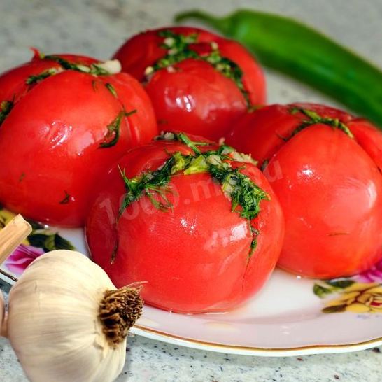 Рецепт малосольных помидоров с чесноком и зеленью