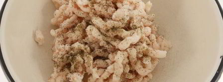 сало, перекрученное с чесноком. Шаг 3