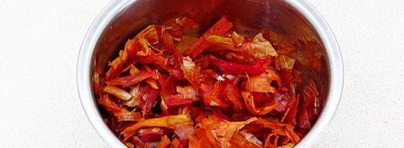 сало в луковой шелухе в мультиварке. Шаг 3