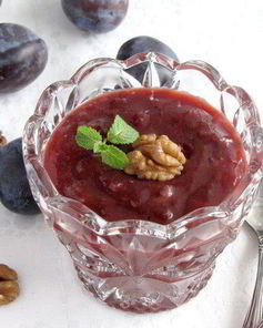 Сливовое варенье с бананами и орехами