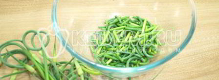 закусочные чесночные стрелки. Шаг 3