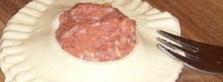 беляши из слоеного теста. Шаг 4