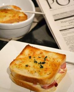 Бгорячие бутерброды с ветчиной Крок-месье