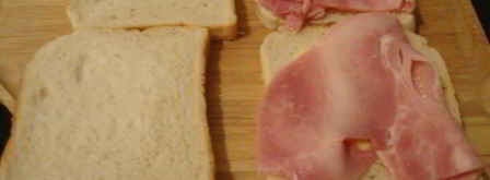 бгорячие бутерброды с ветчиной крок-месье. Шаг 3