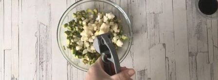 брускетта с авокадо и грушей. Шаг 7