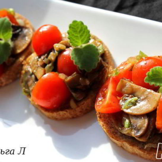Рецепт брускетты с грибами и свежими помидорами