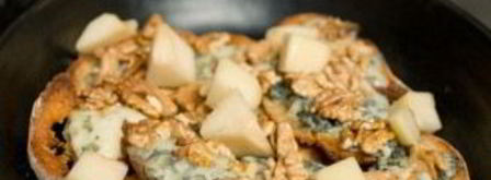 брускетта с грушей, сыром и орехом. Шаг 9