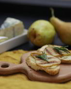 Брускетта с грушей