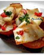 Брускетта с кальмарами и чили