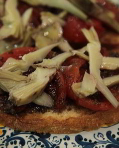 Брускетта с помидорами-гриль и артишоками