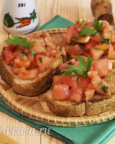 Брускетта с помидорами и чесноком