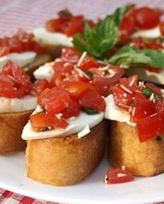 Брускетта с помидорами и моцареллой